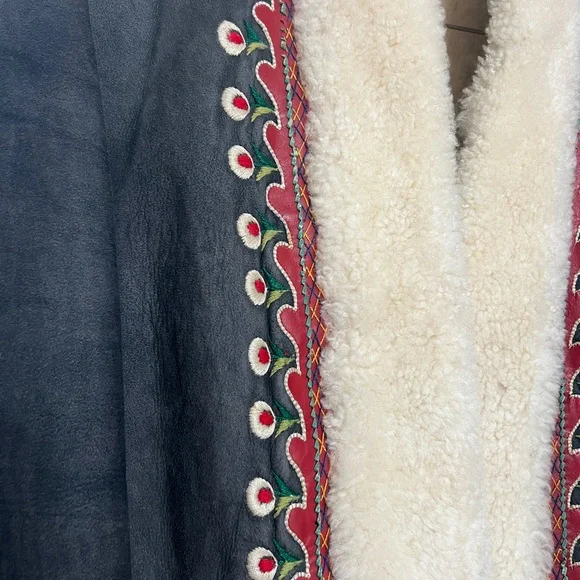Vintage 70s Polish Sheepskin Embroidered Fur Coat - Picture 8 of 9